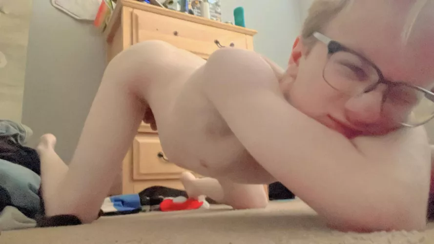 i need a big strong man >///<