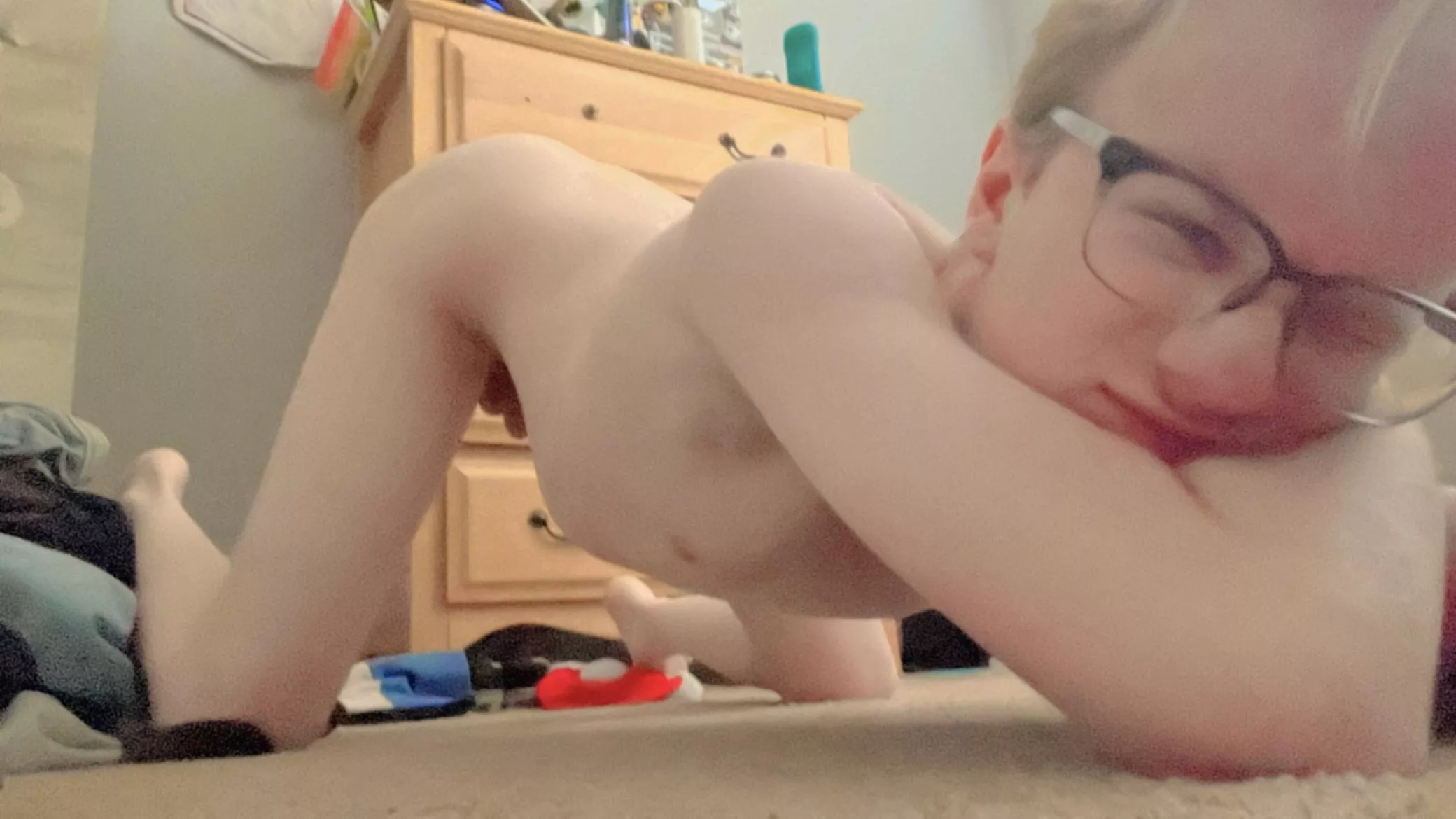 i need a big strong man >///<