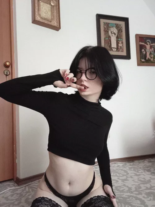 I’d sit on your face but I don’t think you’d survive🖤