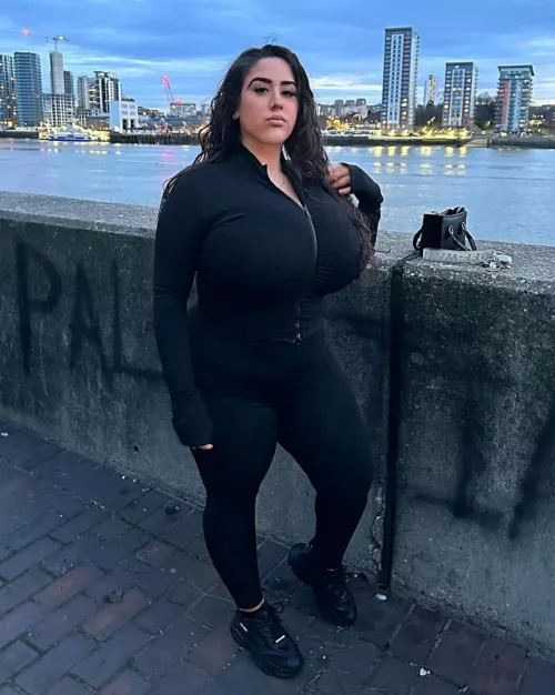 In theory this is not a revealing outfit