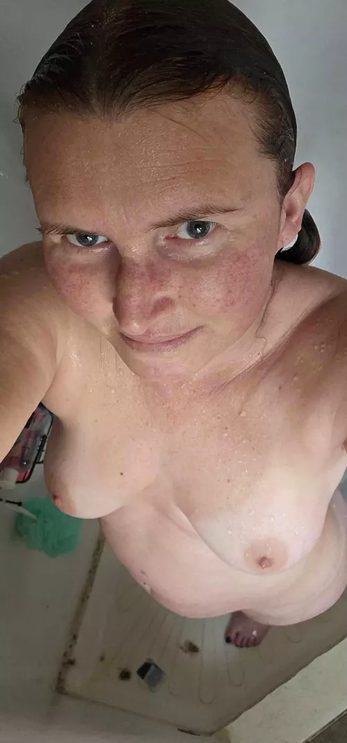 Join this milf in the shower