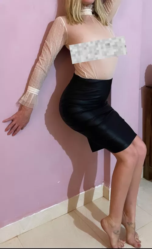 Leather pencil skirt is my new favourite