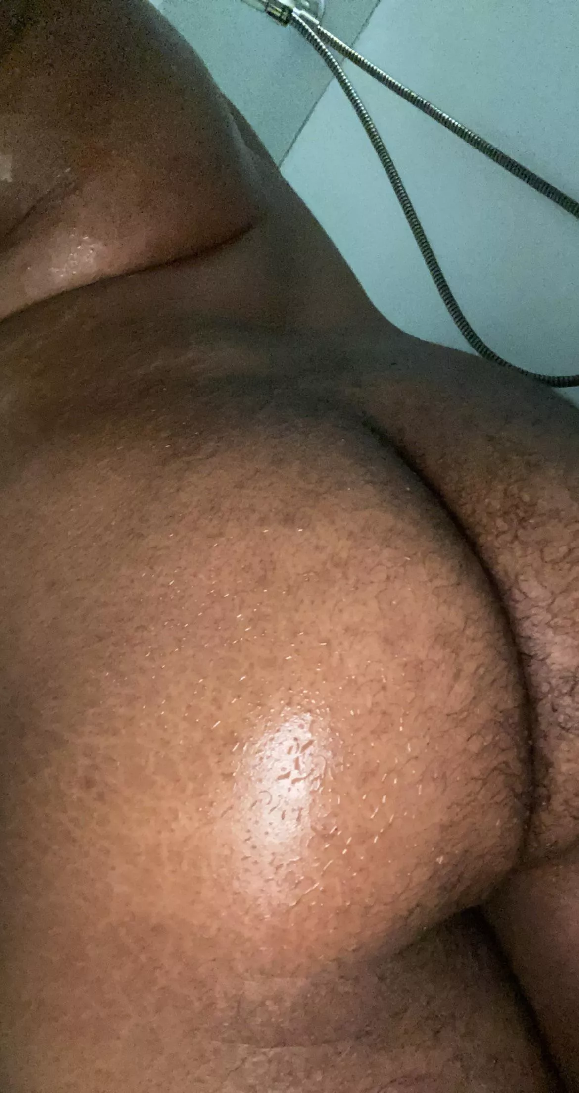 Like my hairy top ass? Worship it bitch boi