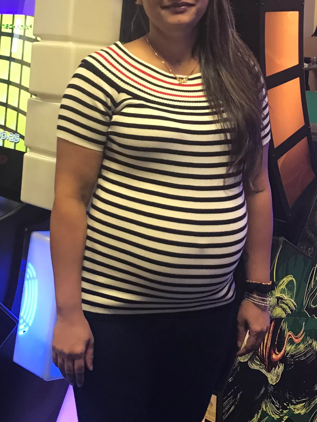 Looking for bull to breed wife 33f usa