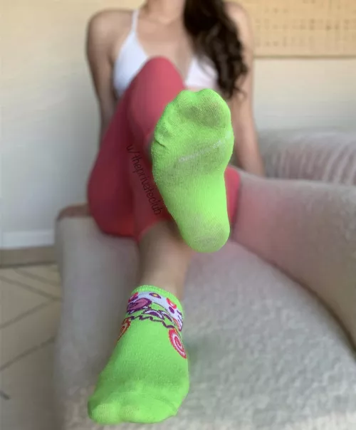 Massage my socked toes ‘n soles with your nose!