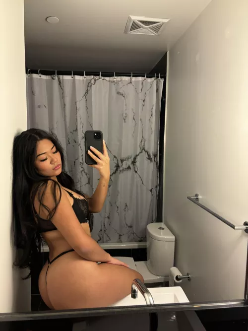 mirror makes my ass look fatter