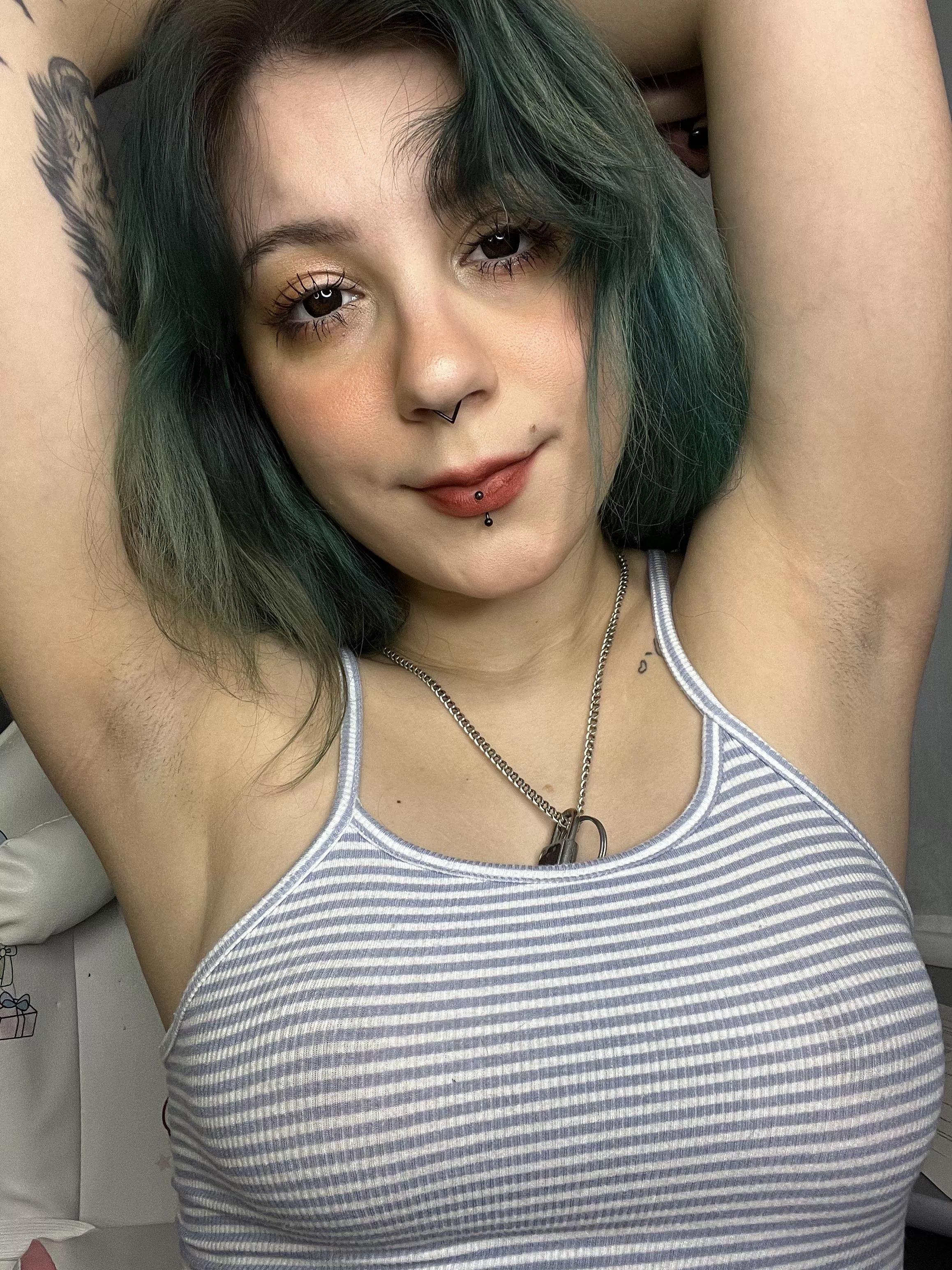 My New Year’s resolution is to find a man who will worship my armpits 🥵