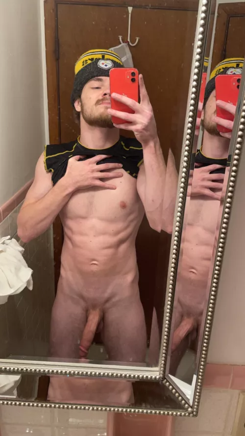 Need some holes to pound 😈 any takers?