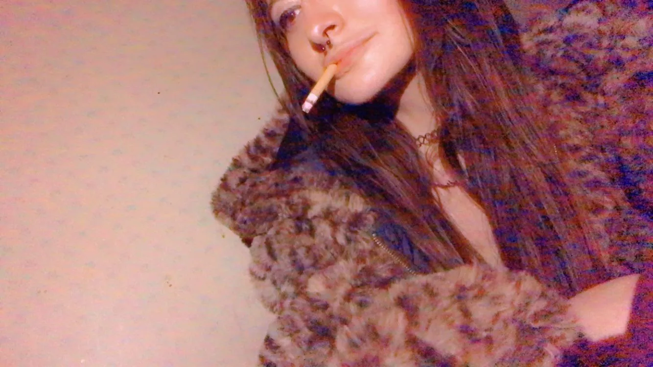 Newport 100s, menthol obviously. Hbu?