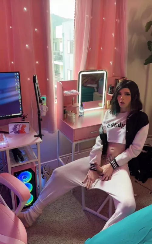 Say hi if you’d throat 😜