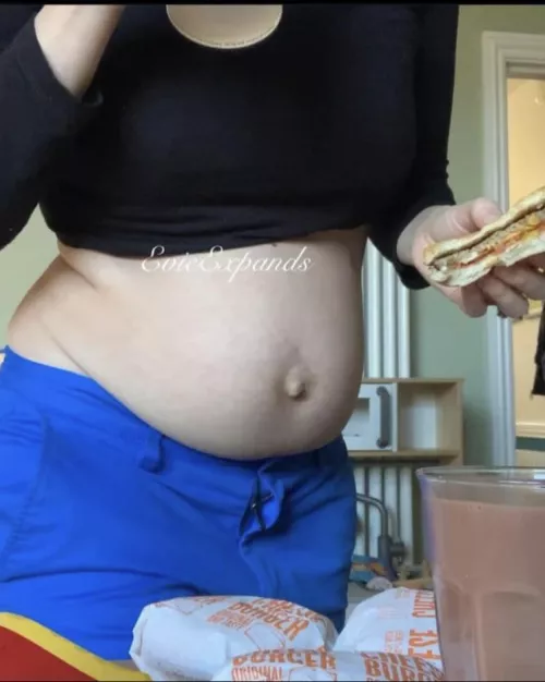 Still eating for two even one month after having baby… 😳 does it show?