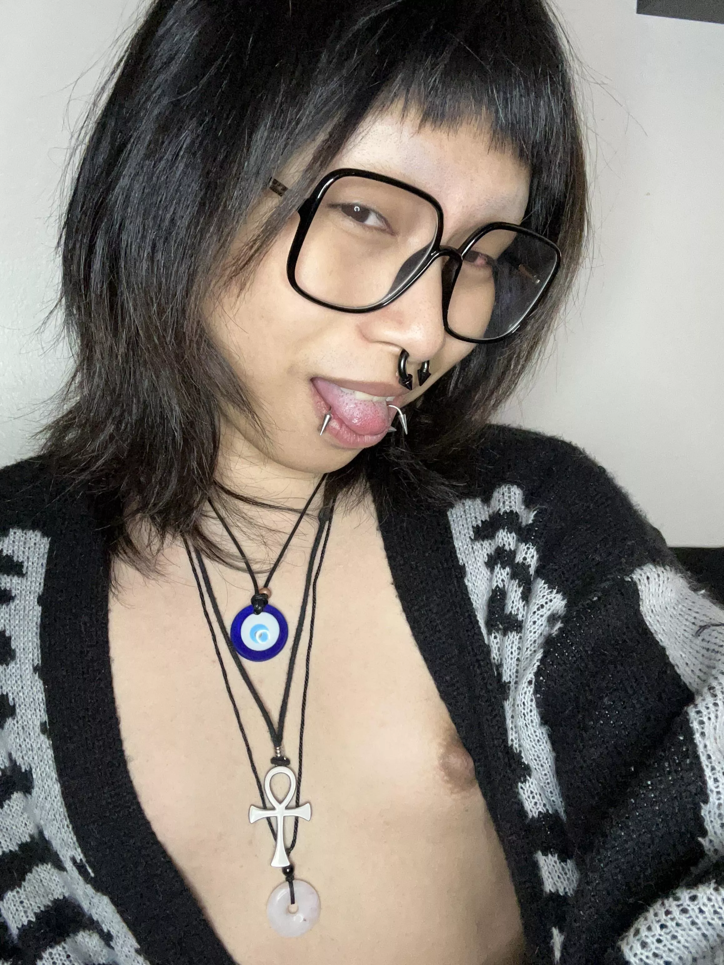 wanna see a Asian trans girl strip naked? ~