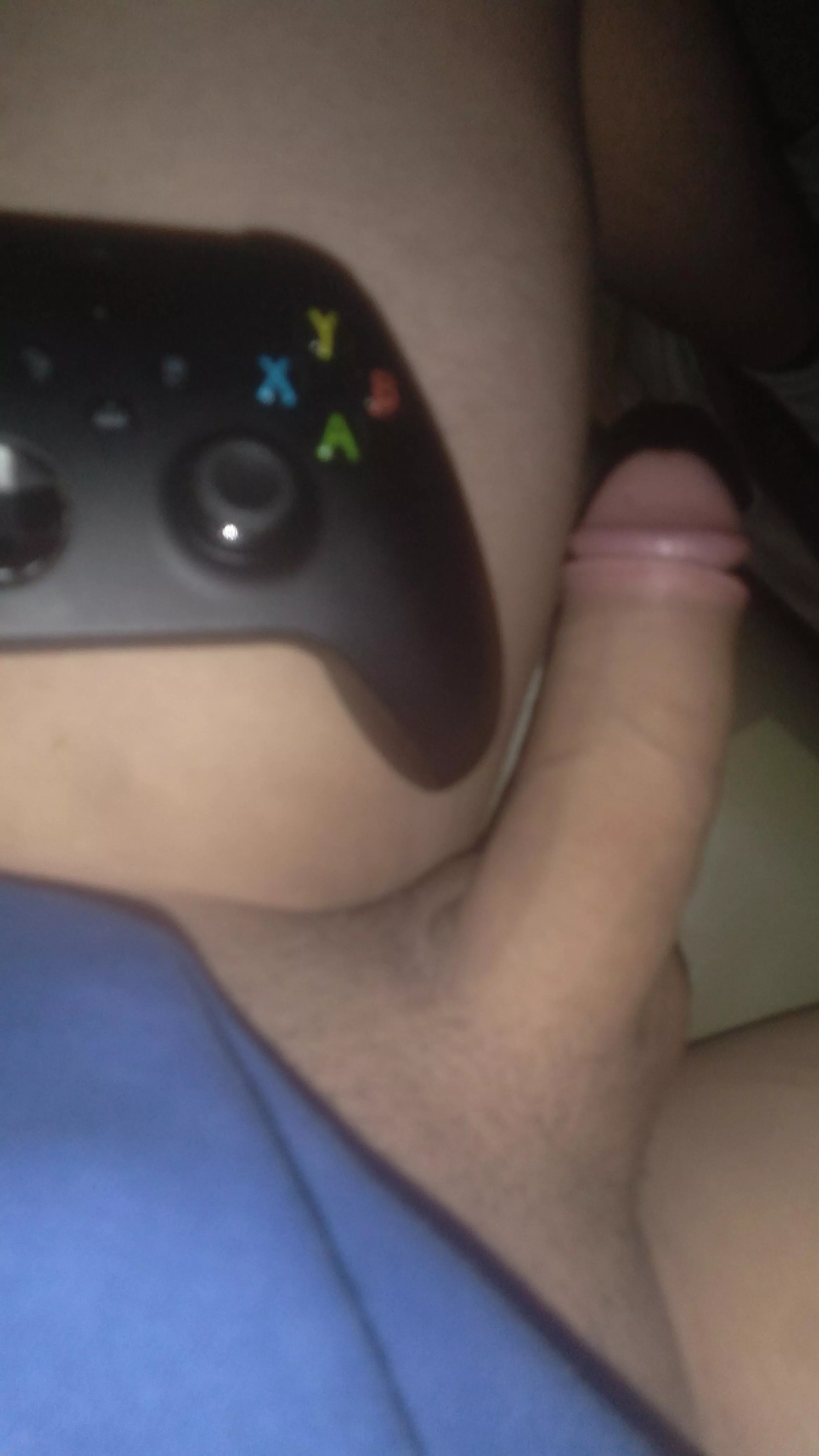 wanna suck my pink tip while I play fortnite