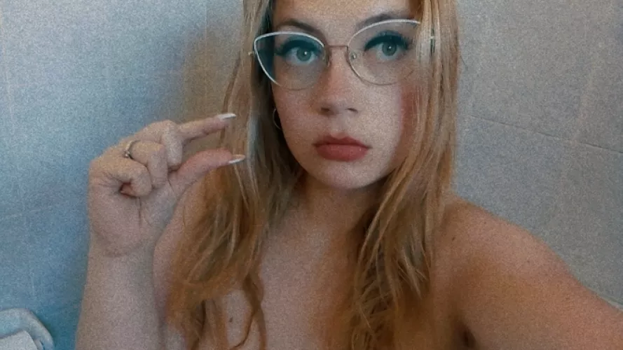 Who wants to be humilliated by me and my friends? 😈