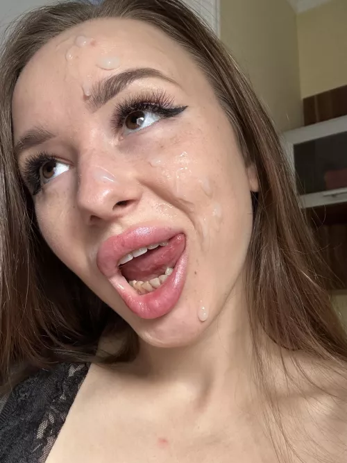 Who wants to join my cum paint party