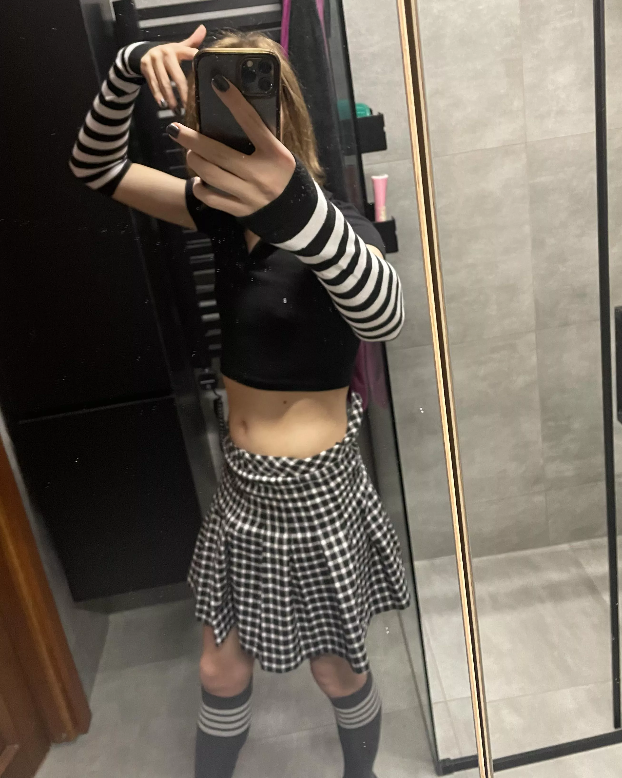 Would I look better with or without hand warmers ?