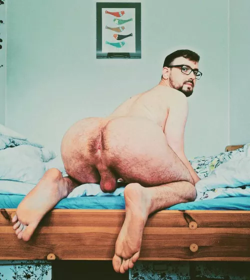 You said to keep it hairy, so I did, does it look good in this position? Isn't It too big? 🫣😥