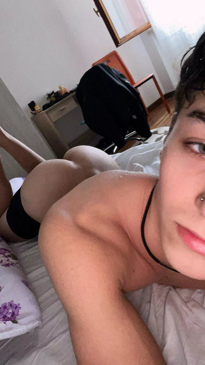 (18) would you rather lick or fuck my twinky ass?