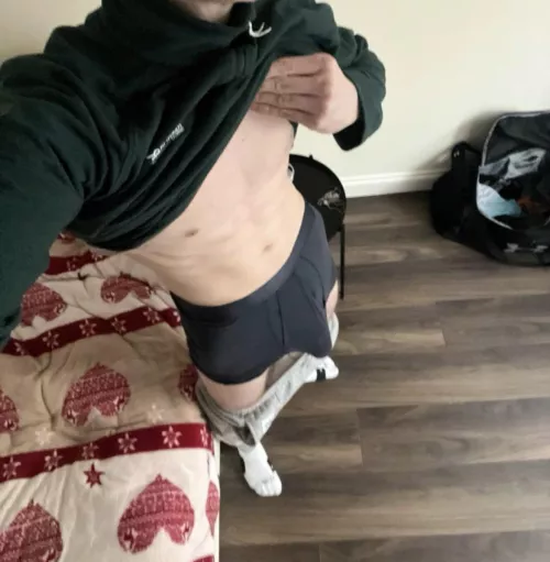 29 UK str8 but curious and keen to go live and cum. Verbal ++ UK ++ Snap is w_kf24