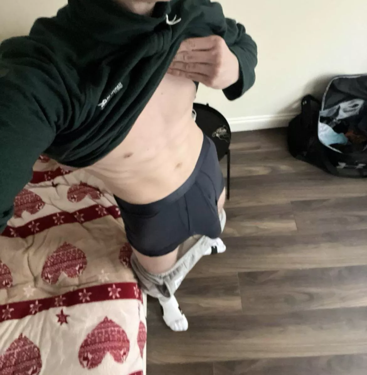 29 UK str8 but curious and keen to go live and cum. Verbal ++ UK ++ Snap is w_kf24