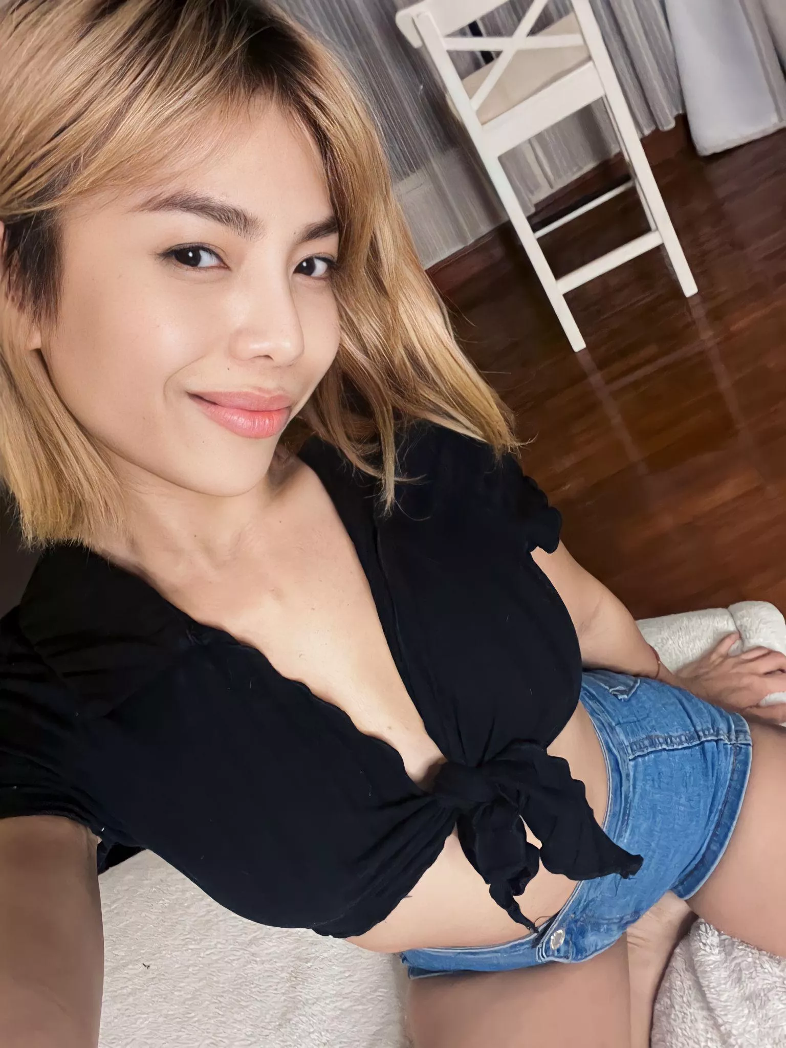 Any guy turned on by my asian beauty? 😋