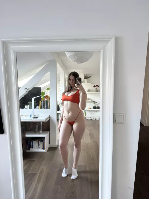 Does my curvy 19yo body in this make you hard?