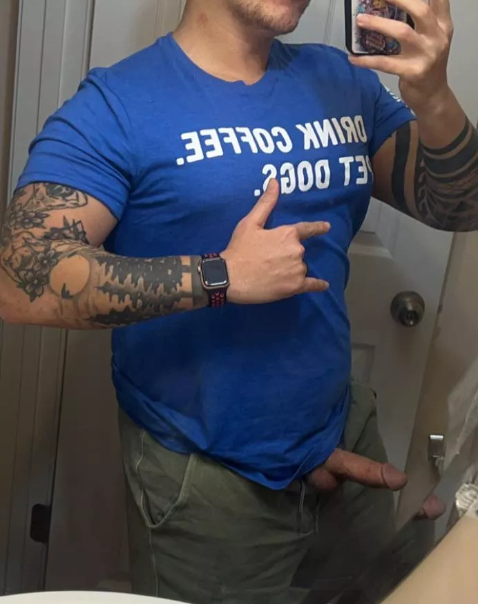 Drink coffee. Pet dogs. Smd 😜