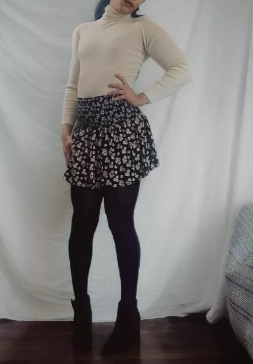 Feeling super cute and femme in this outfit ☺️