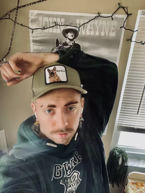 Howdy bros 🌵 how’s everyone’s Monday ?