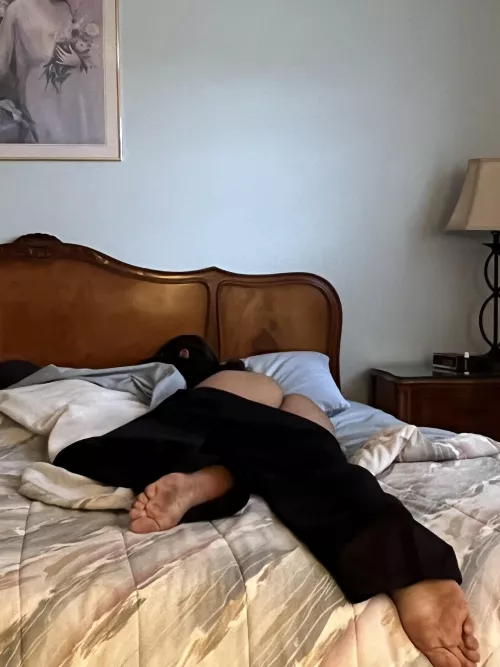 If you caught me mid day napping like this, could you resist? How would you wake me up if you couldn’t? (don’t be shy with your details 😉)