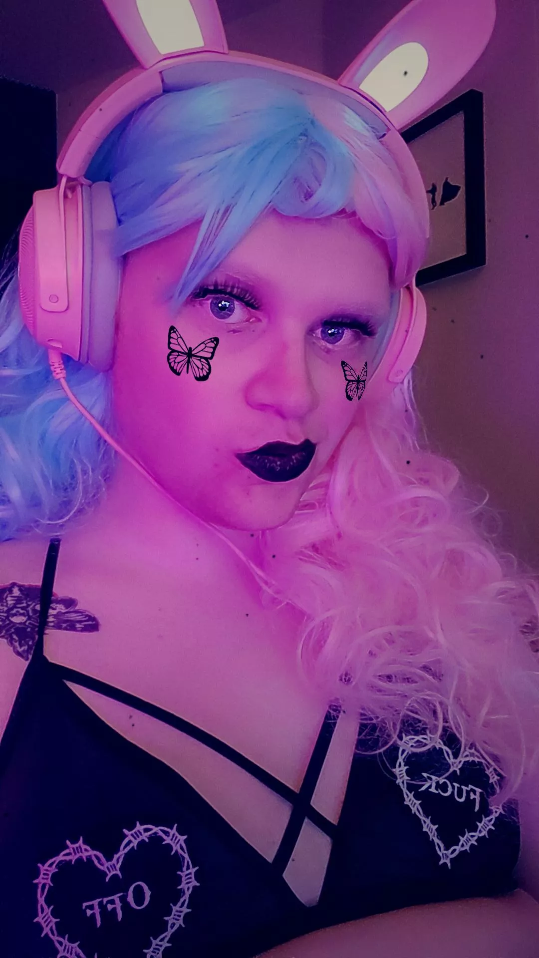 I'm a birthday girl today, turned 21 a few minutes ago