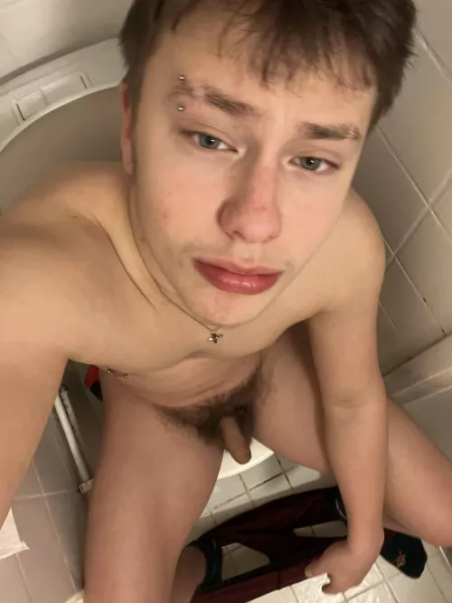 Is a toilet pic wild enough😳