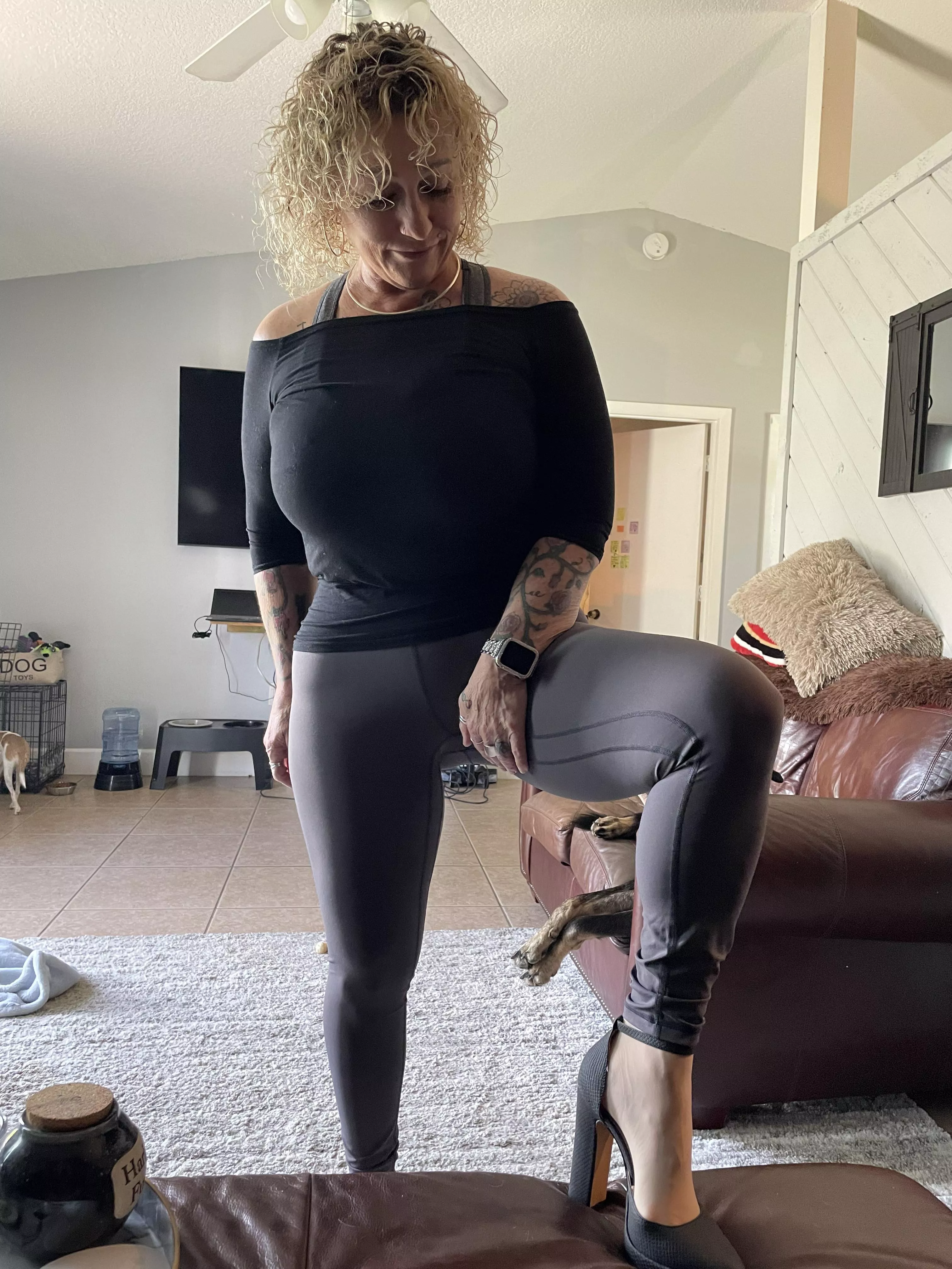 Is this a sexy outfit? Pantyhose leggings and heels