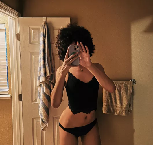 just can’t keep these on…🖤