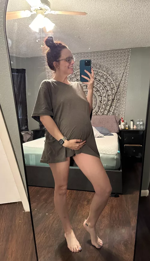 Just the cute MILF next door @smutty_fantasy