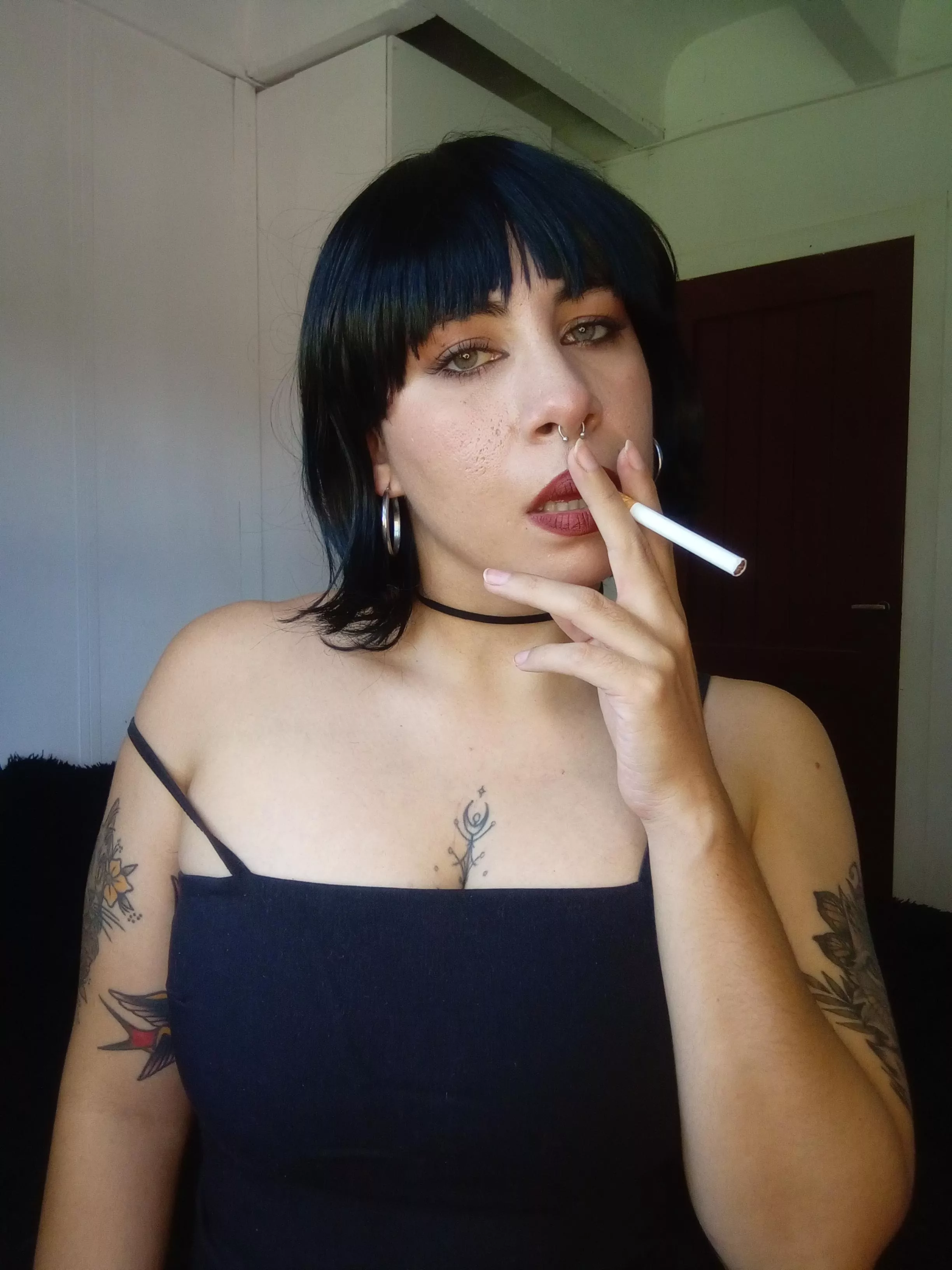 Let's smoke and kiss babe