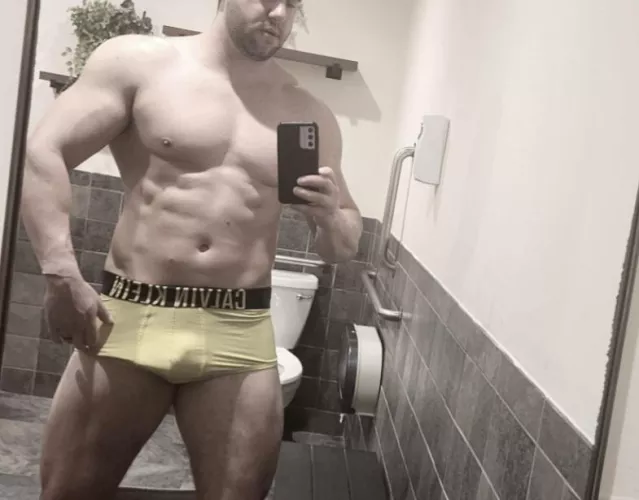 [m] Bulge hidden while Im at the gym