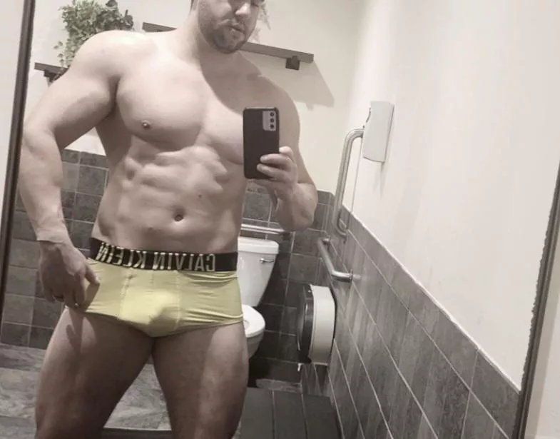 [m] Bulge hidden while Im at the gym