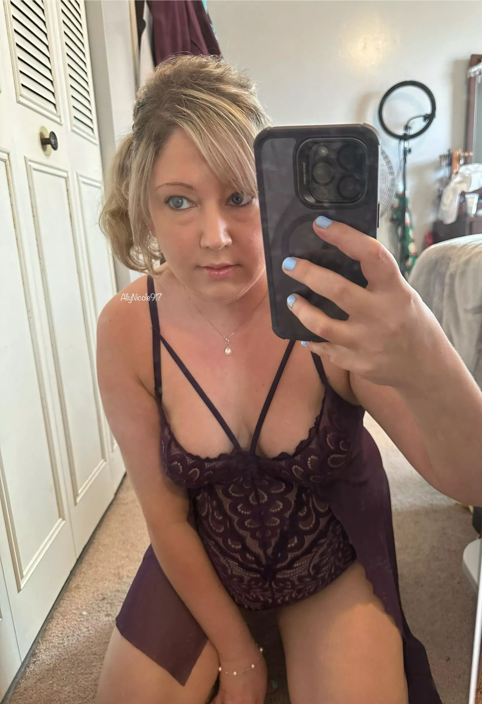 Mom bod in some pretty lingerie 🥰