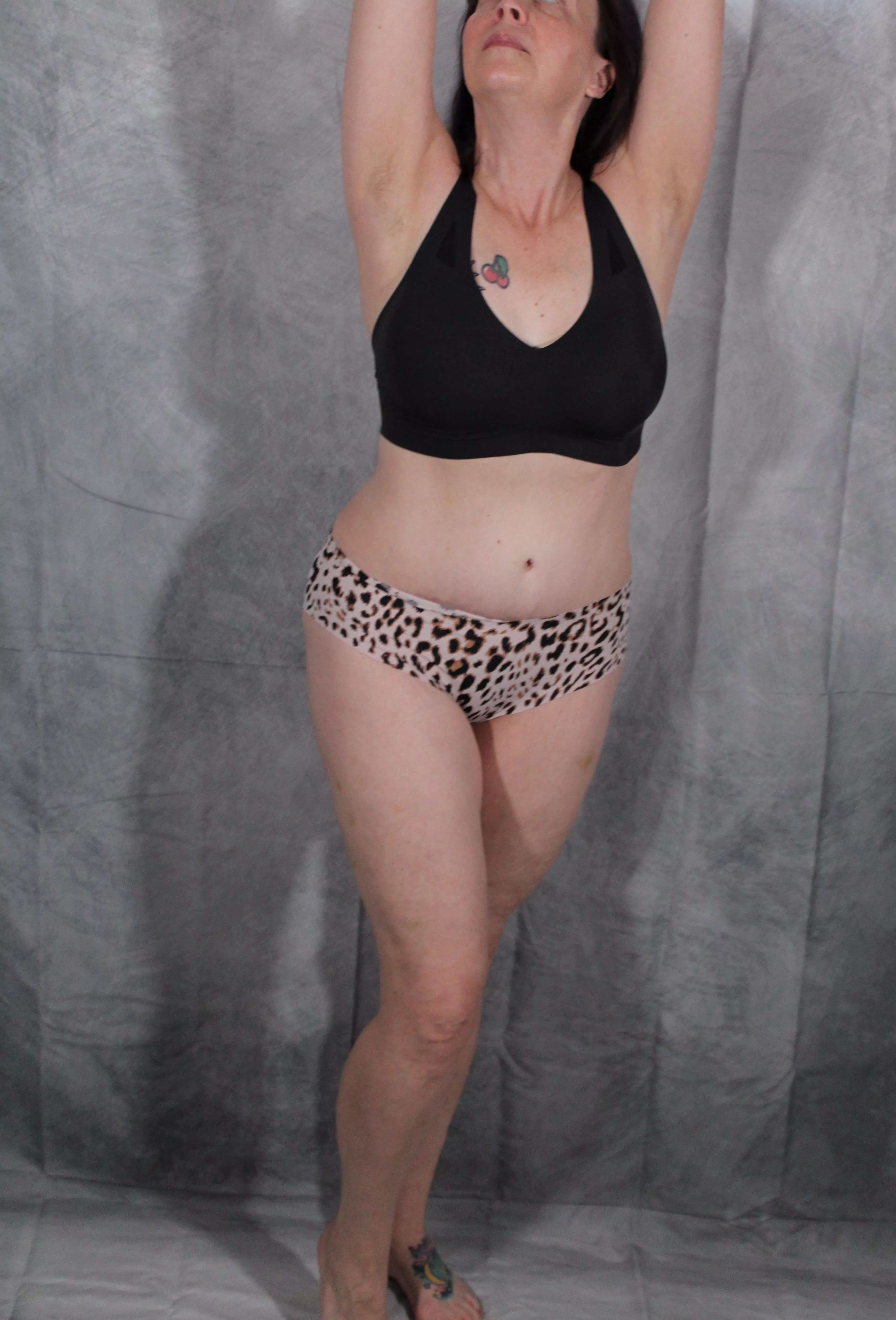 Monday morning stretch 🧘‍♀️