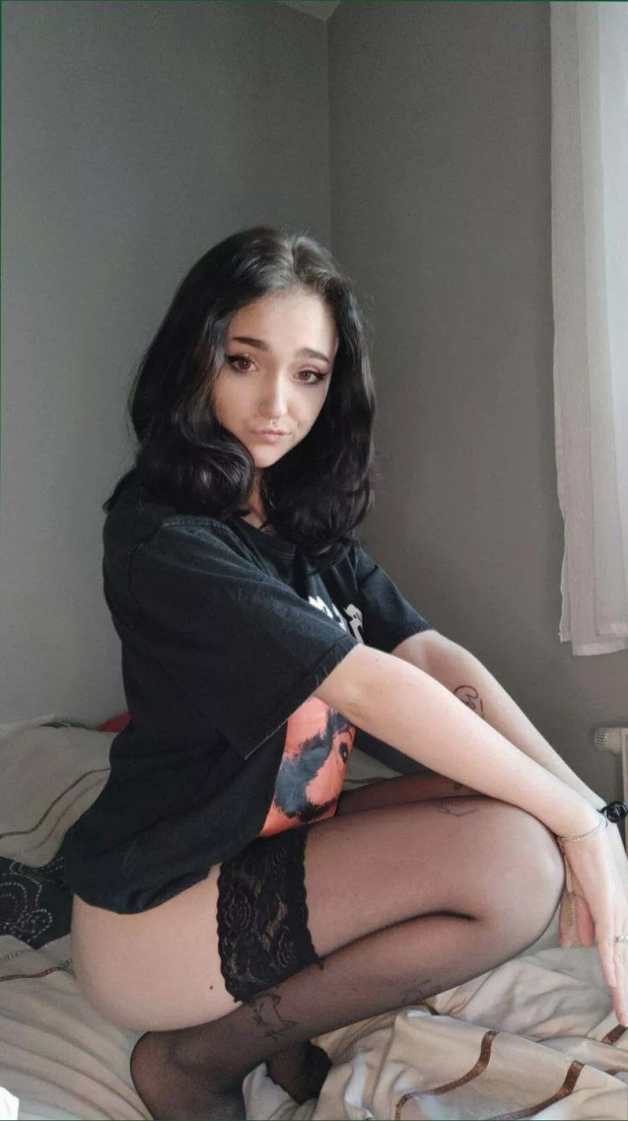 Need to have some fun with someone in my thigh highs 🙈