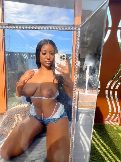 Outside nudes are the best