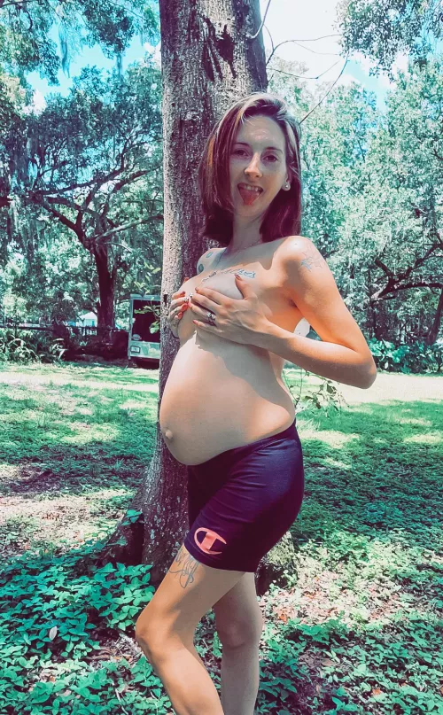 Pretty…pregnant…and petite ☺️