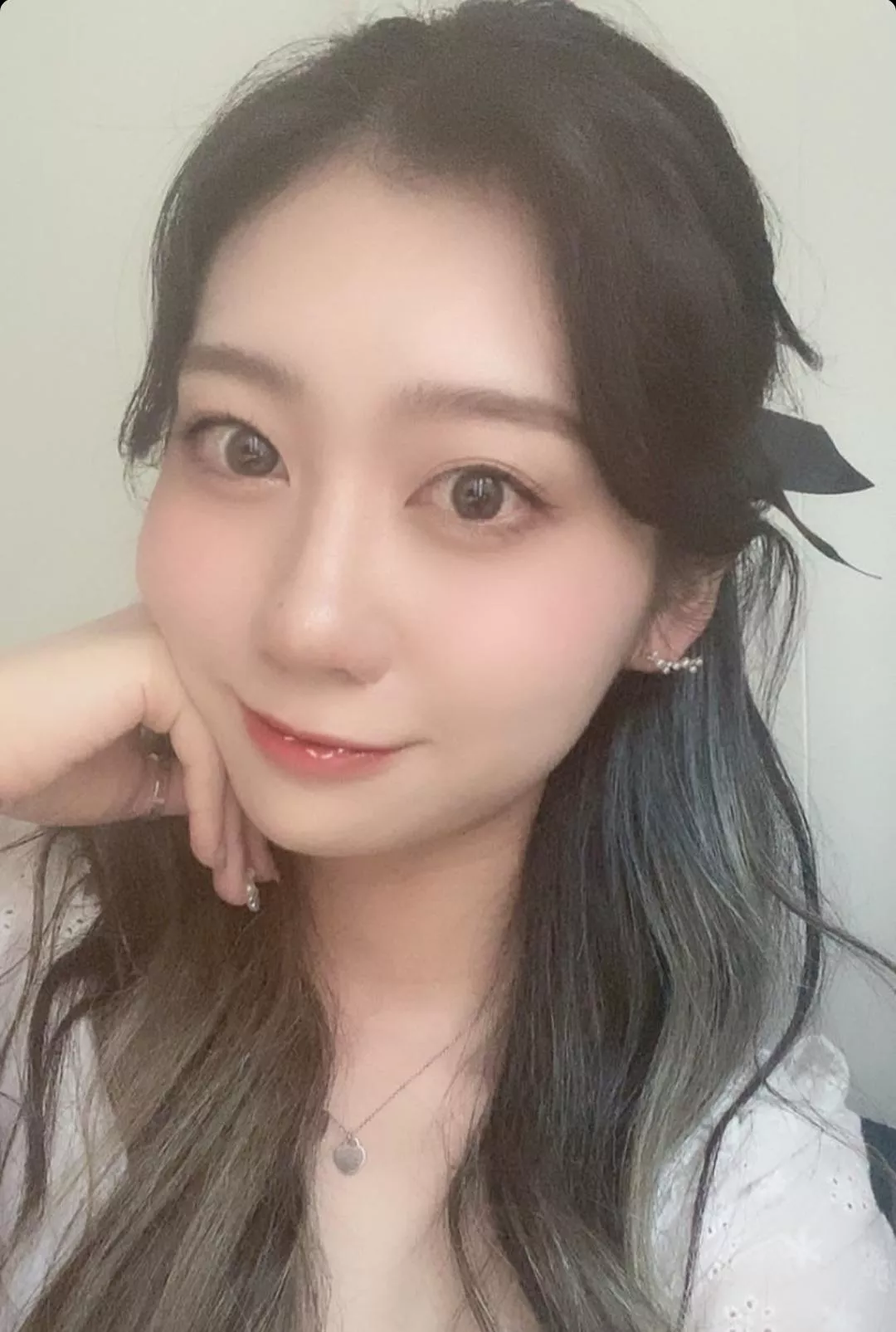 Really Cute Japanese girl with a cute smile