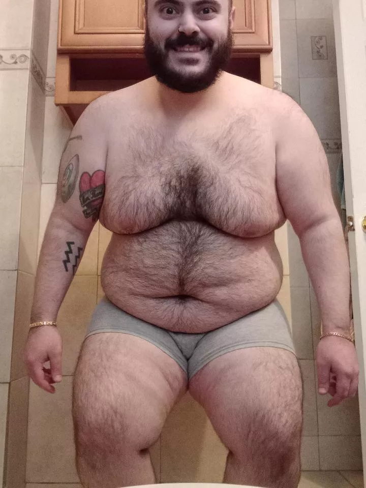 Showing off the tree trunk thighs