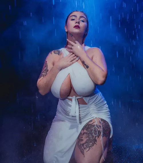 Super massive in white🥵