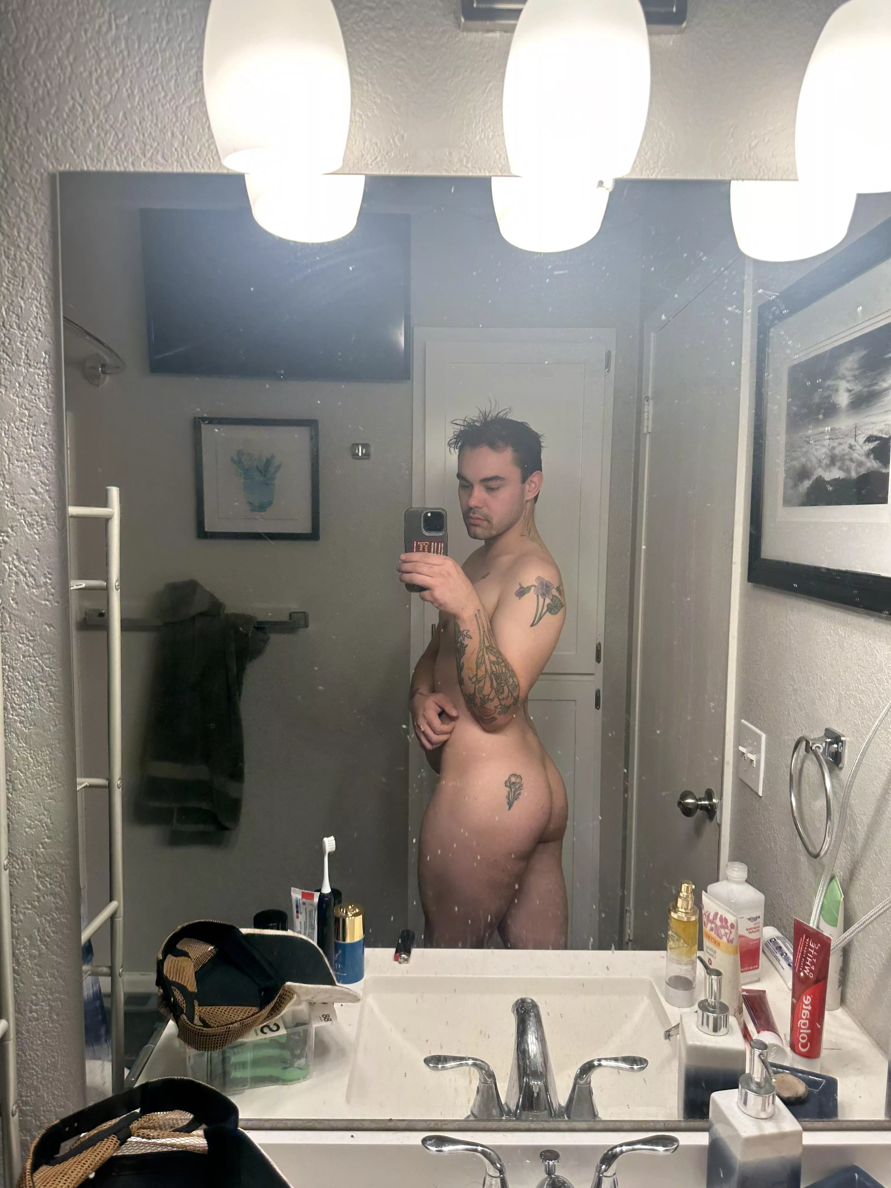 Thick booty boy cumming through hehe