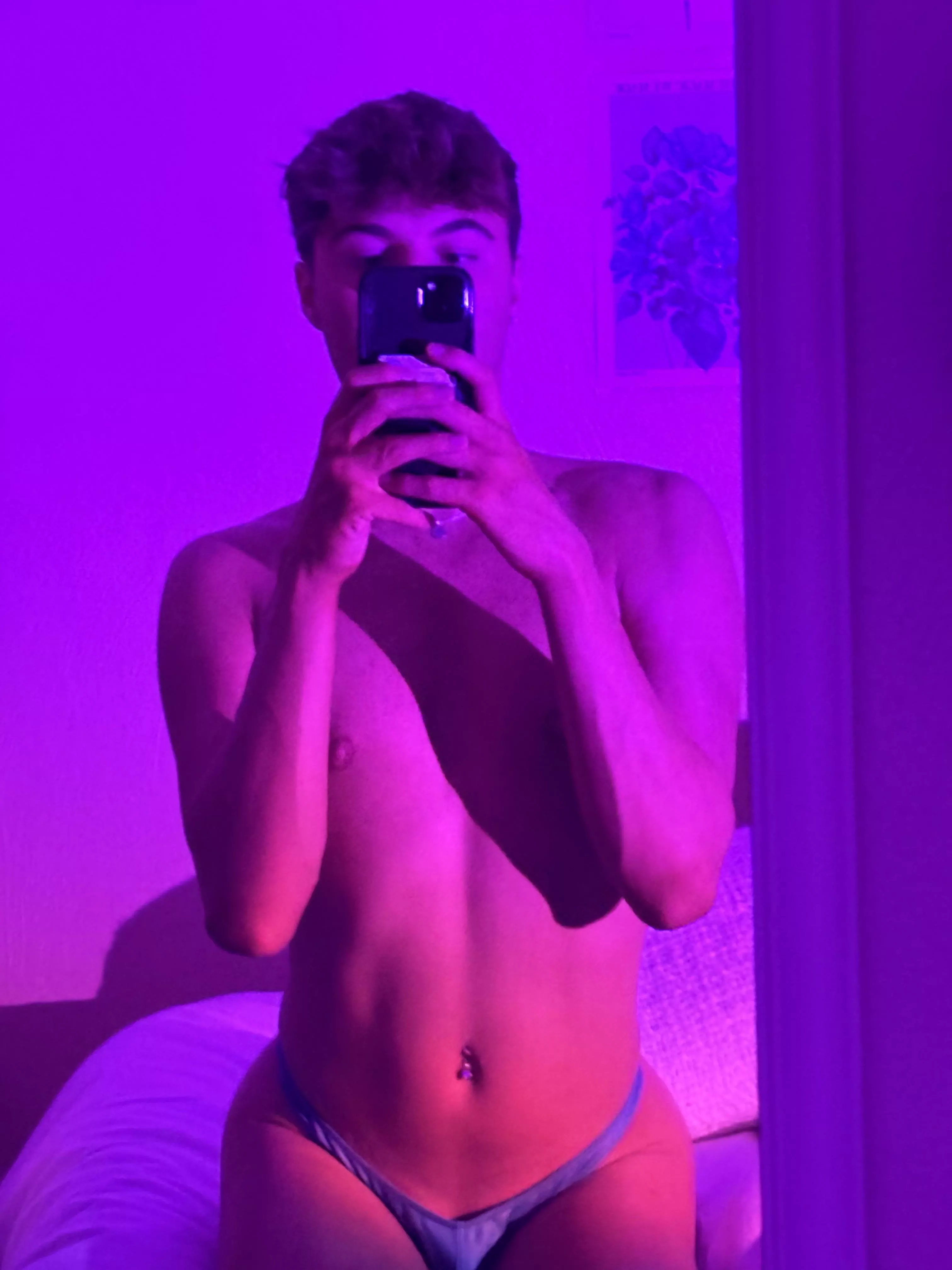 19 need a hot guy to destroy me hmu