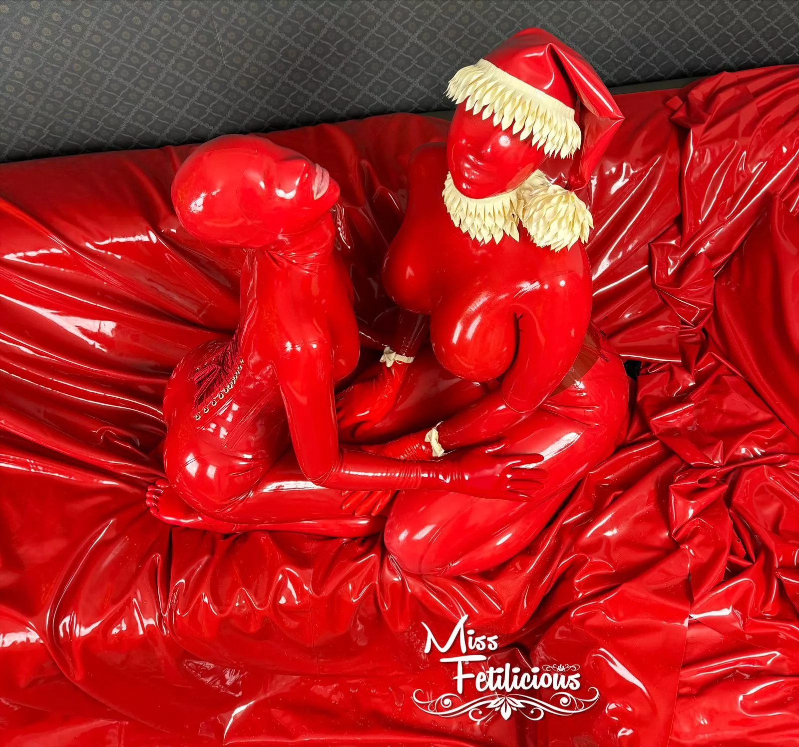 2 dolls in a sea of latex 🤶🏻 ❤️