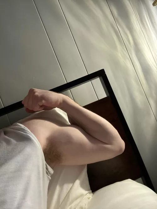 21, 8 inch boner. Frat bro. Looking only for fit/skinny/jock bros with hung or tiny boners to jerk with. @james_quint23